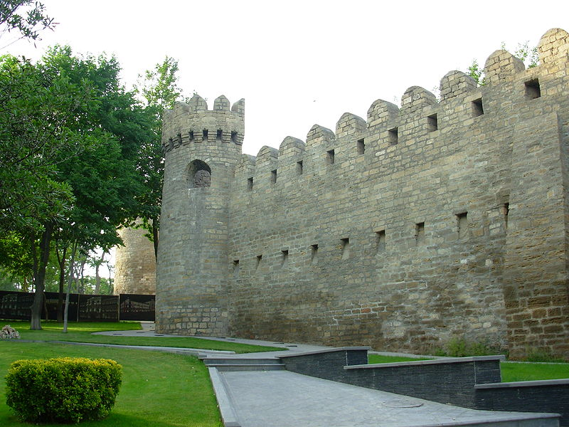 File:Bakuu linnamüür.jpg